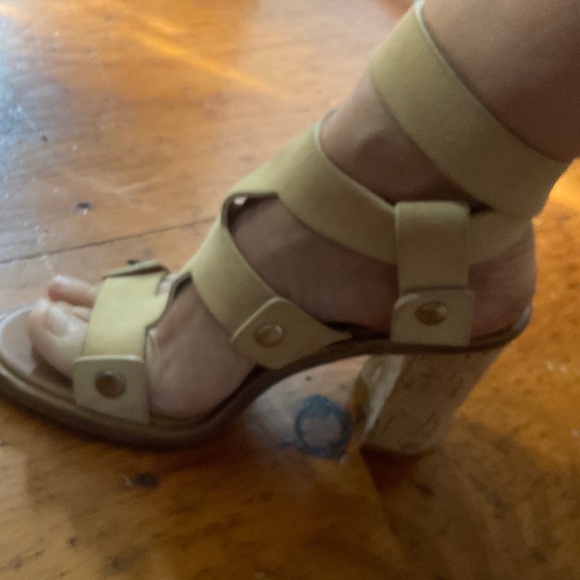 FRYE Nina Rivet Suede Leather heel size 7 with dust bag - Picture 8 of 10